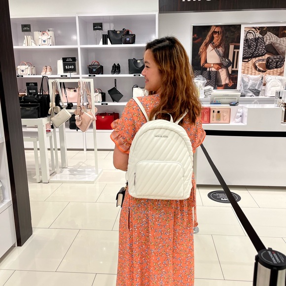 MK MEDIUM ERIN BACKPACK OPTIC WHITE VEAGN FAUX - Picture 2 of 4